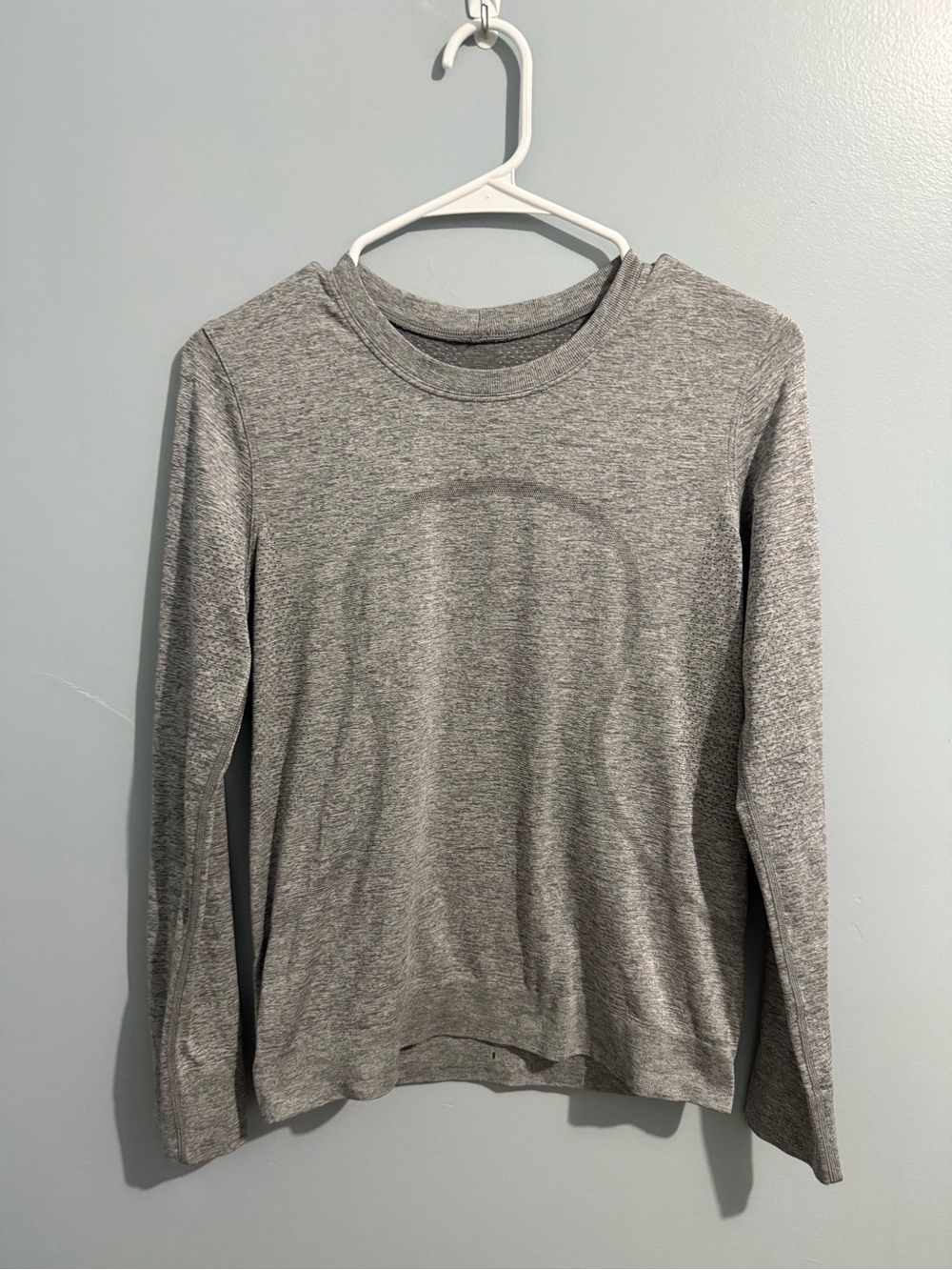 Lululemon Grey Swiftly Breeze Long Sleeve Size 4